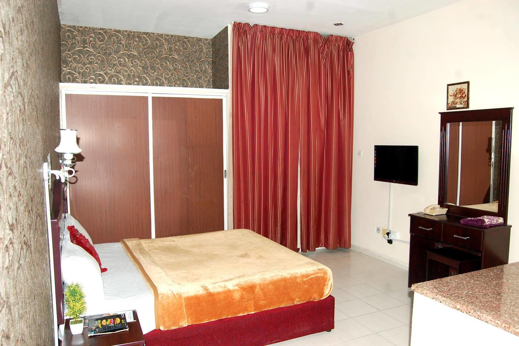 Al Ferdous Hotel Apartment Sharjah Exterior photo